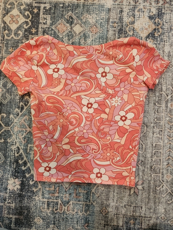 Hollister Pink Floral Tie-Front Scoop Neck Top - Picture 2 of 3